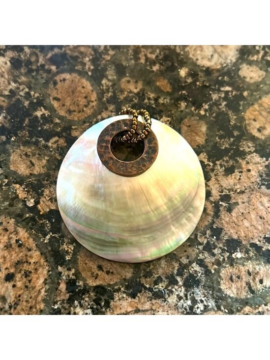 Jewelry - Shell pendant